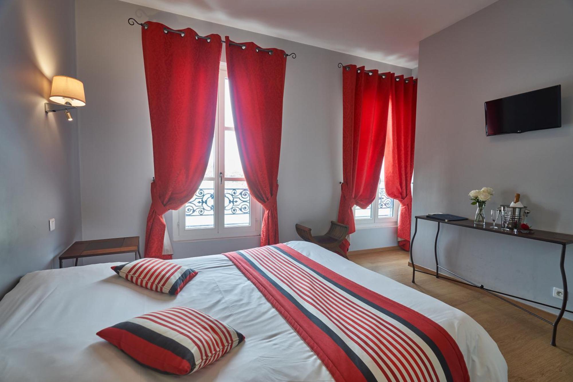 Hotel De La Tour Libourne Buitenkant foto