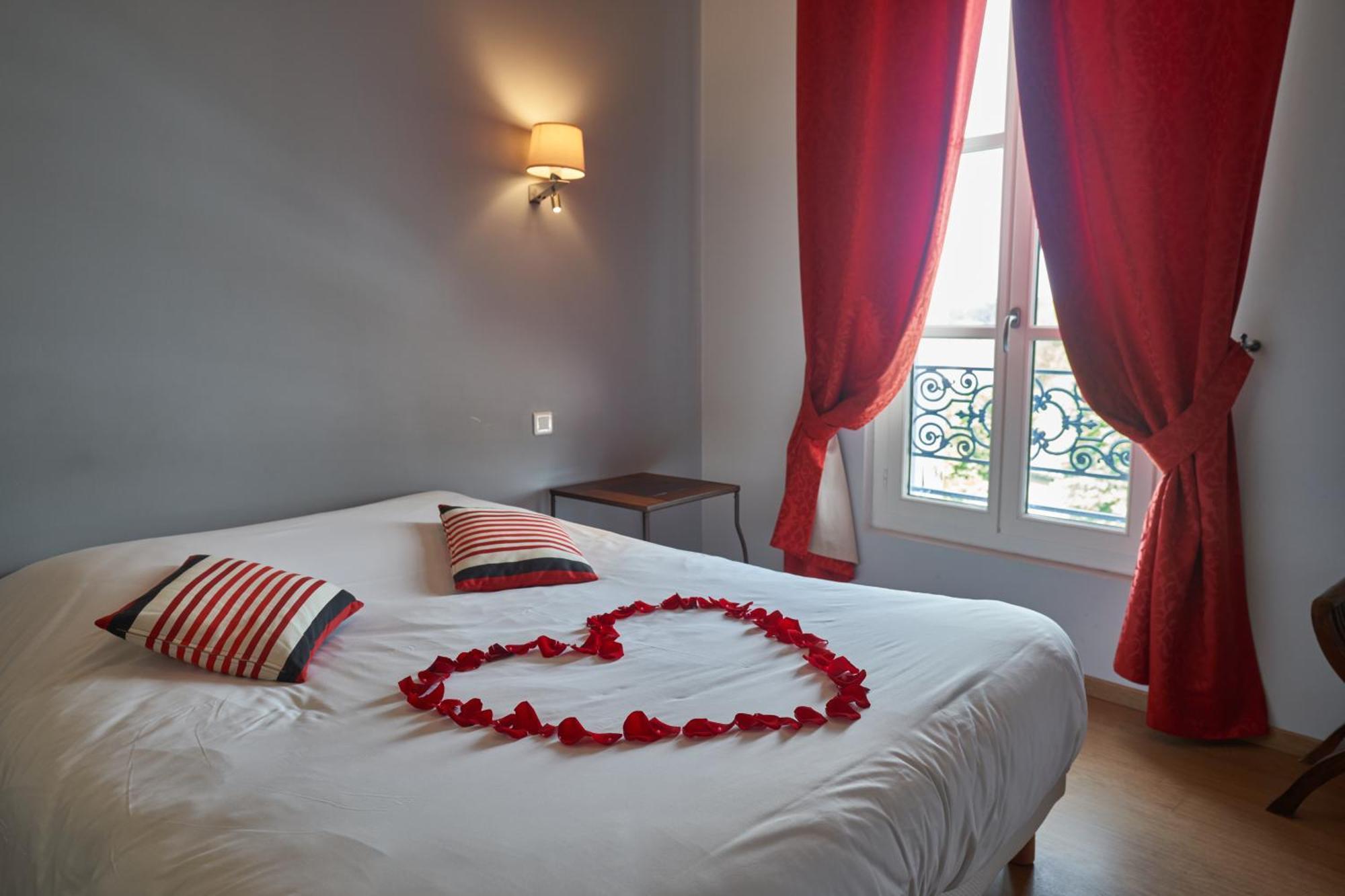 Hotel De La Tour Libourne Buitenkant foto
