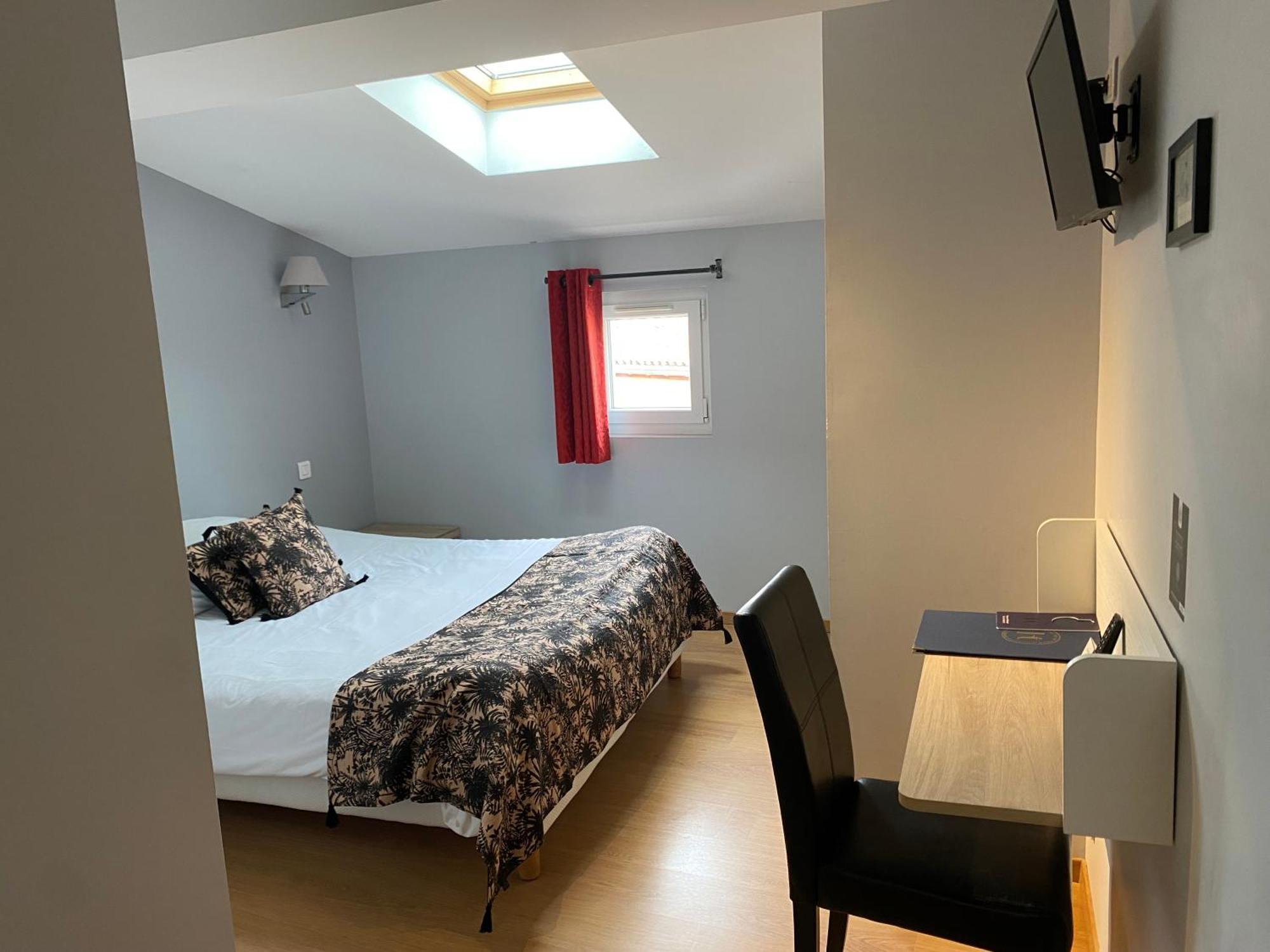 Hotel De La Tour Libourne Buitenkant foto